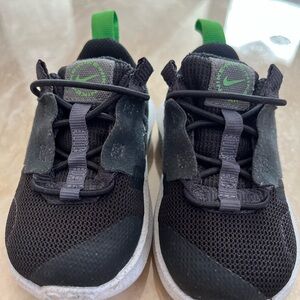 Nike Crater Impact Toddler Sneakers Size 5C – Black & Light Green, Gently Used